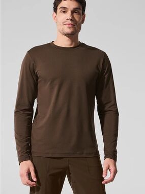 ALO Yoga Conquer Reform Crewneck Long Sleeve Espresso Brown T-Shirt Men’s
